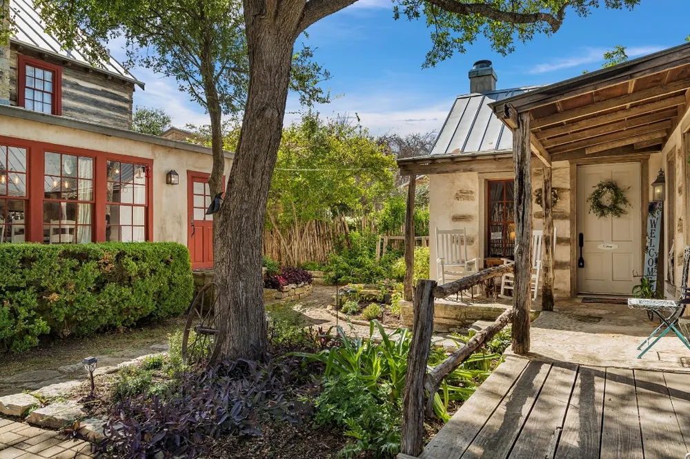 104 Austin Street #B Fredericksburg, TX 78624