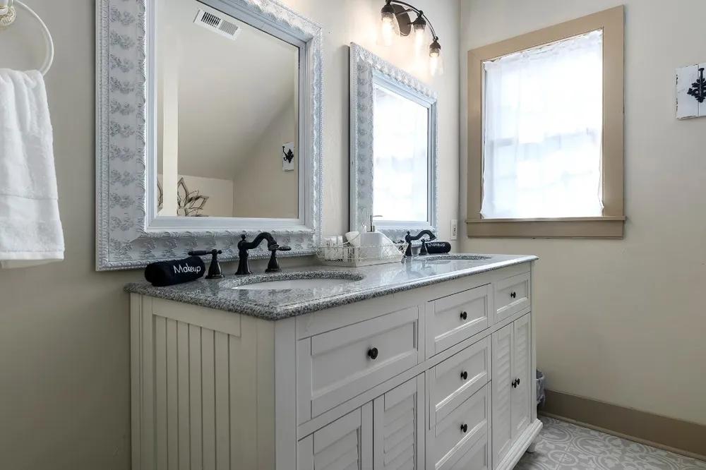 104 Austin Street #B Fredericksburg, TX 78624