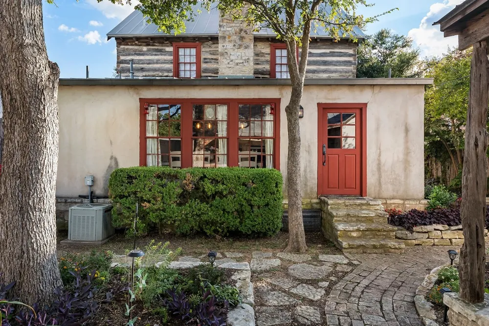 104 Austin Street #B Fredericksburg, TX 78624