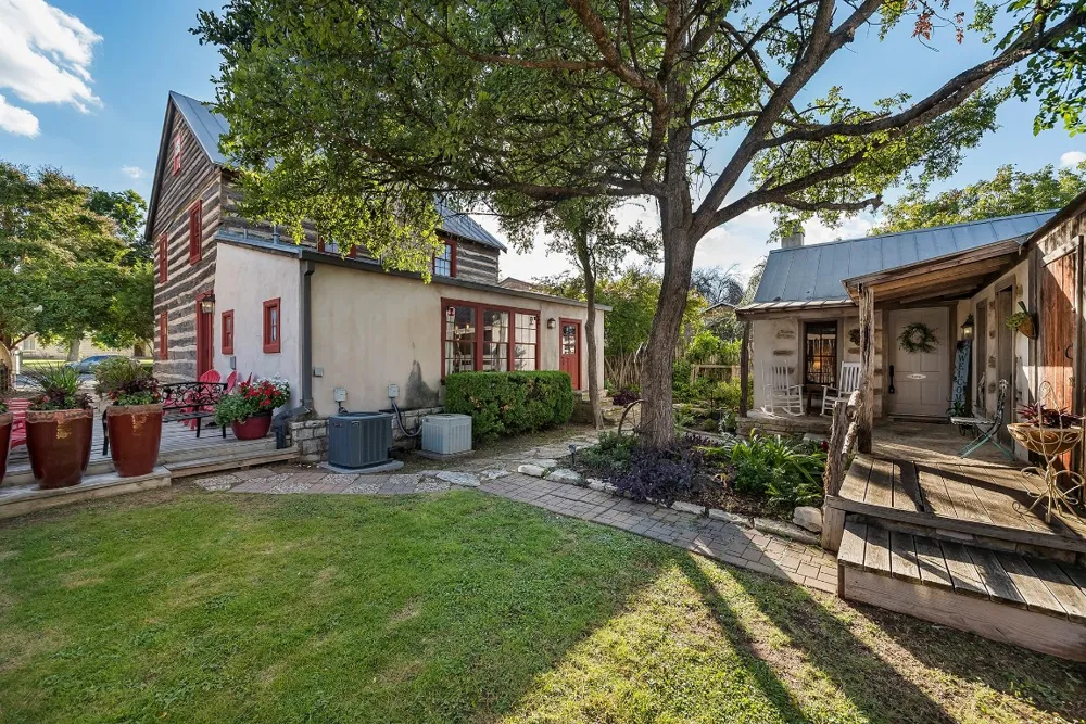 104 Austin Street #B Fredericksburg, TX 78624