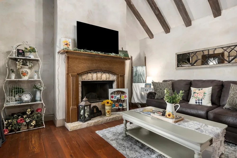 104 Austin Street #B Fredericksburg, TX 78624