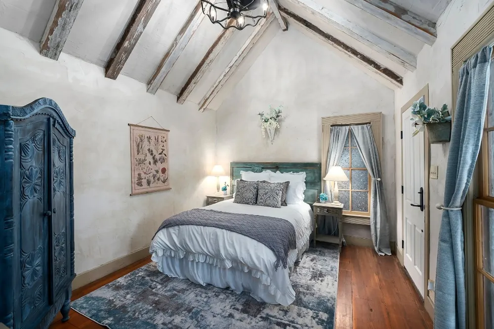 104 Austin Street #B Fredericksburg, TX 78624