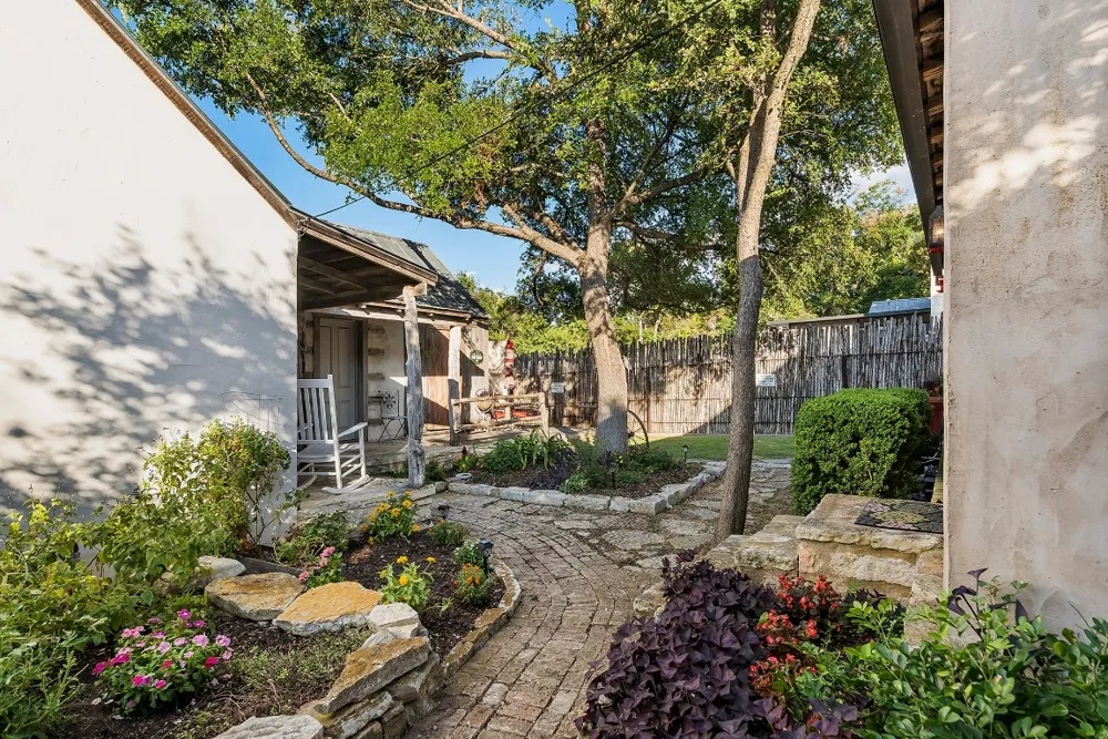 104 Austin Street #B Fredericksburg, TX 78624