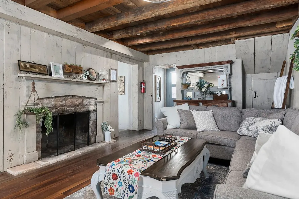 104 Austin Street #B Fredericksburg, TX 78624
