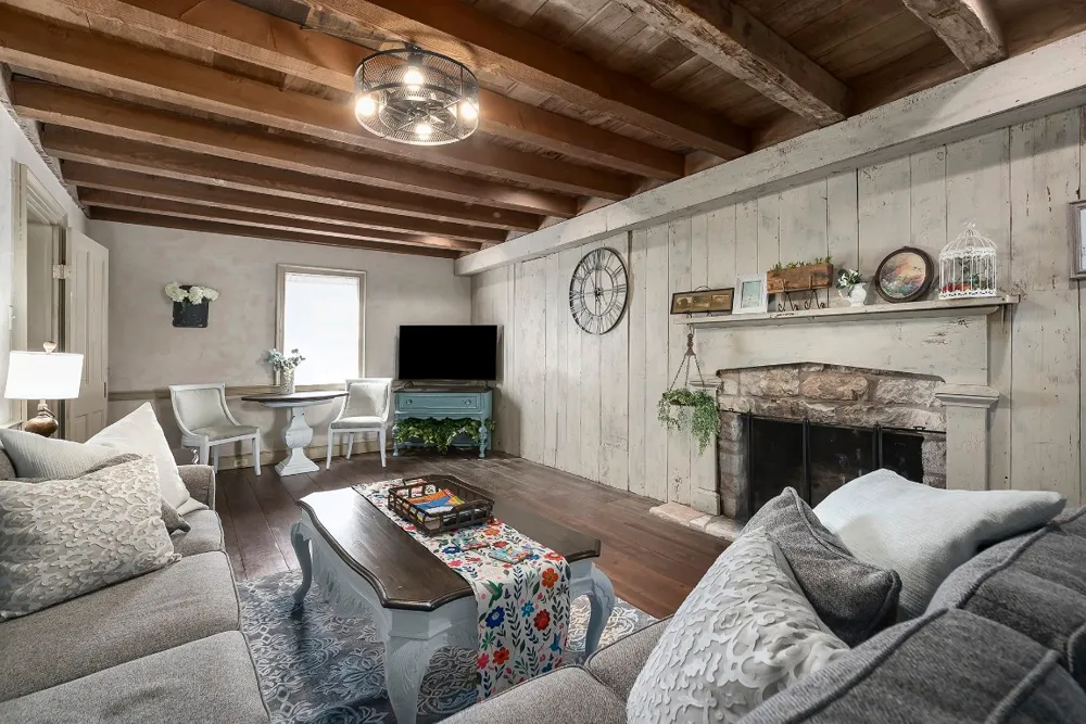 104 Austin Street #B Fredericksburg, TX 78624
