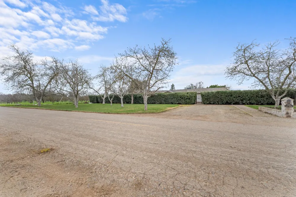 4280 Ipsen Le Grand, CA 95333