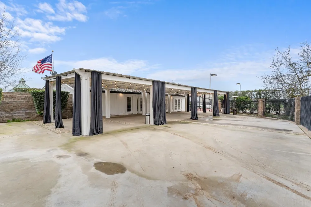 4280 Ipsen Le Grand, CA 95333