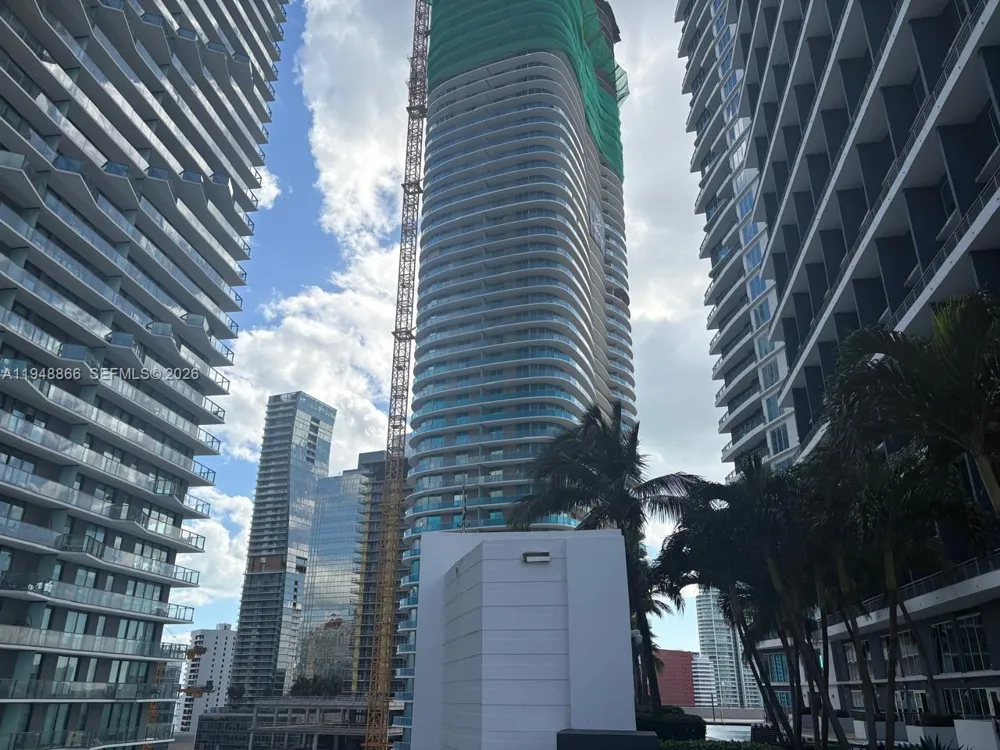 60 SW 13th St #3013 Miami, FL 33130