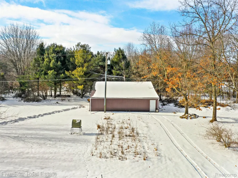 2185 Armond Road Howell City, MI 48855