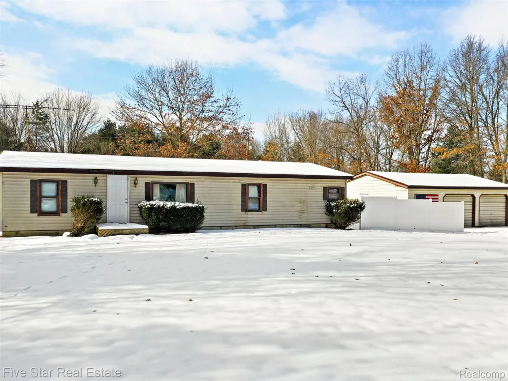 2185 Armond Road Howell City, MI 48855