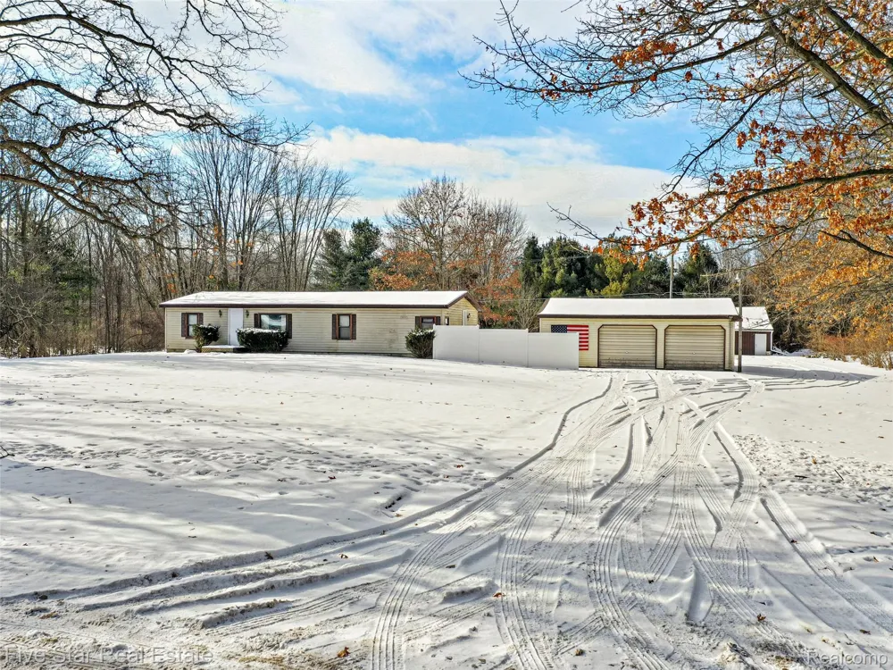 2185 Armond Road Howell City, MI 48855