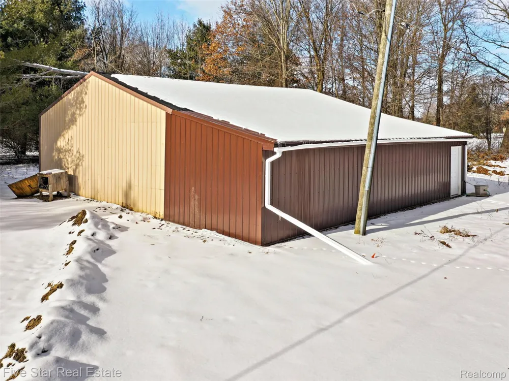 2185 Armond Road Howell City, MI 48855