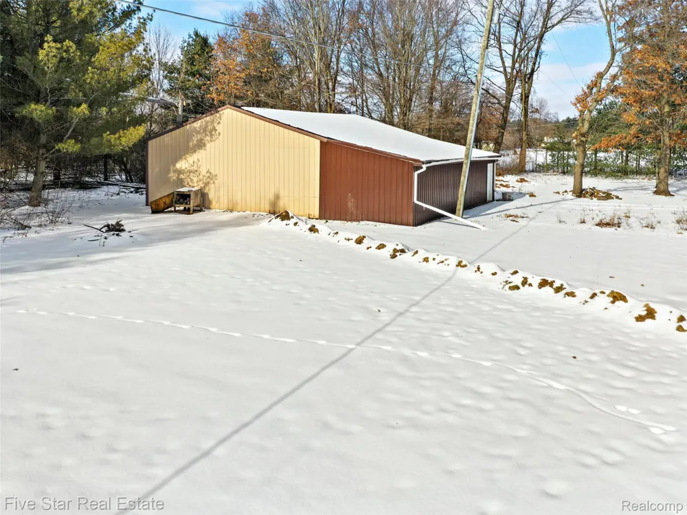 2185 Armond Road Howell City, MI 48855