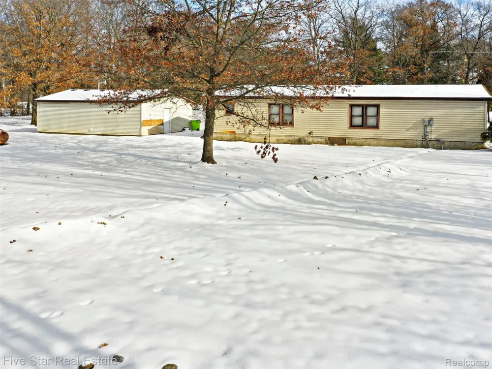 2185 Armond Road Howell City, MI 48855