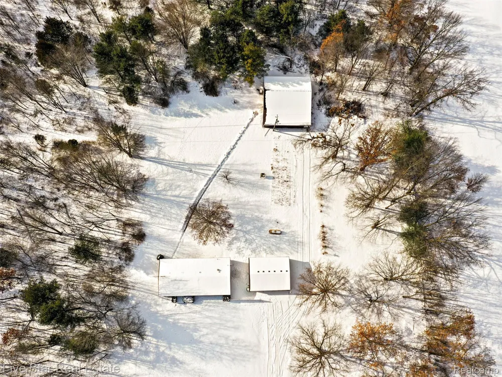 2185 Armond Road Howell City, MI 48855