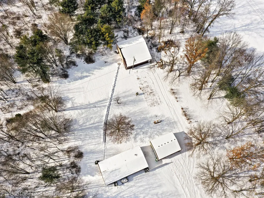 2185 Armond Road Howell City, MI 48855