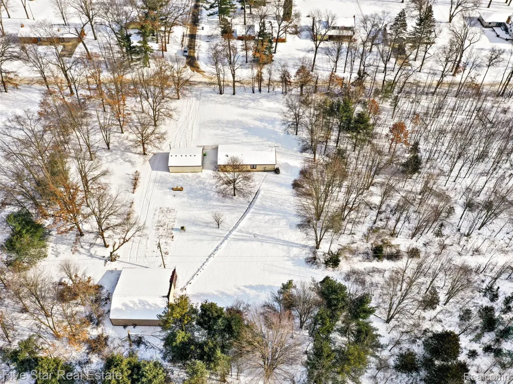 2185 Armond Road Howell City, MI 48855
