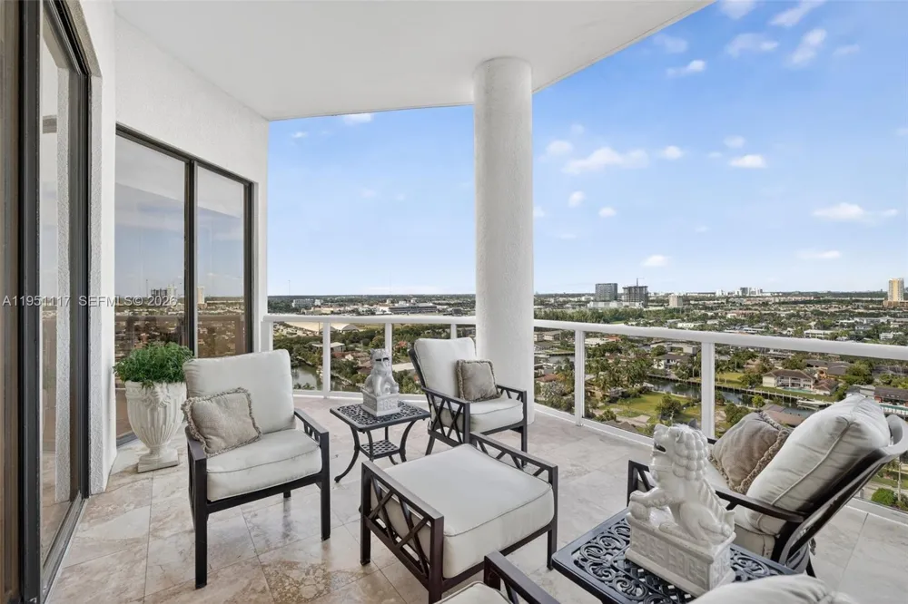 3598 Yacht Club Dr #PH2 Aventura, FL 33180