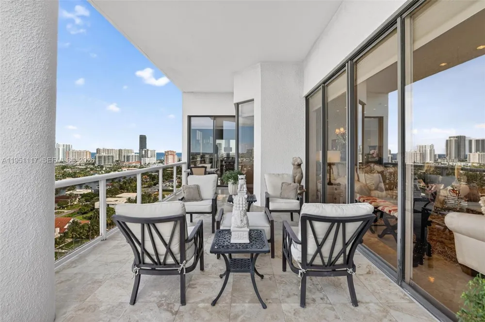 3598 Yacht Club Dr #PH2 Aventura, FL 33180