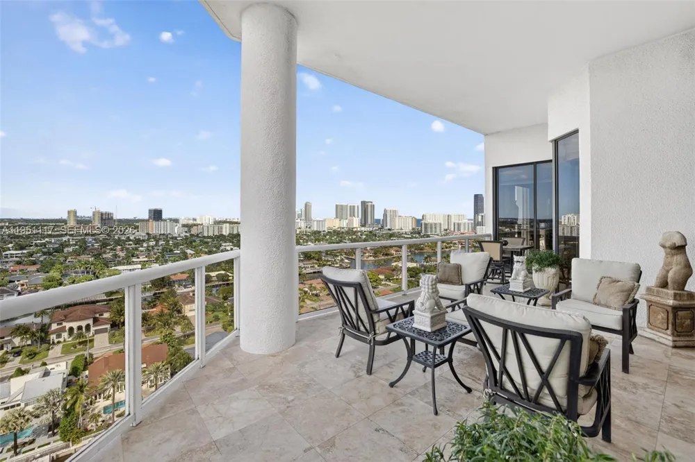 3598 Yacht Club Dr #PH2 Aventura, FL 33180