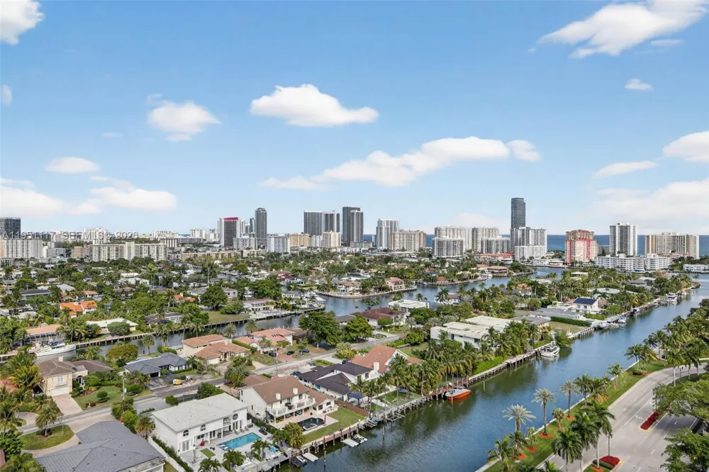 3598 Yacht Club Dr #PH2 Aventura, FL 33180