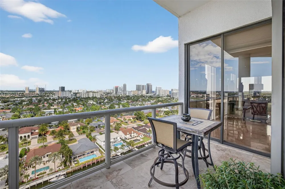 3598 Yacht Club Dr #PH2 Aventura, FL 33180