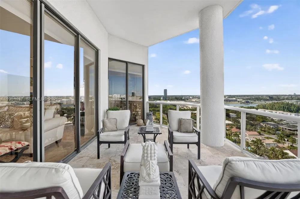 3598 Yacht Club Dr #PH2 Aventura, FL 33180