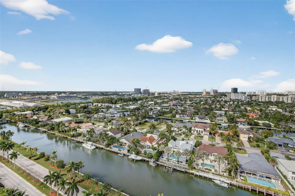 3598 Yacht Club Dr #PH2 Aventura, FL 33180