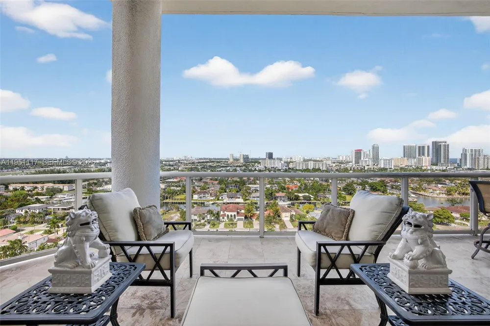 3598 Yacht Club Dr #PH2 Aventura, FL 33180