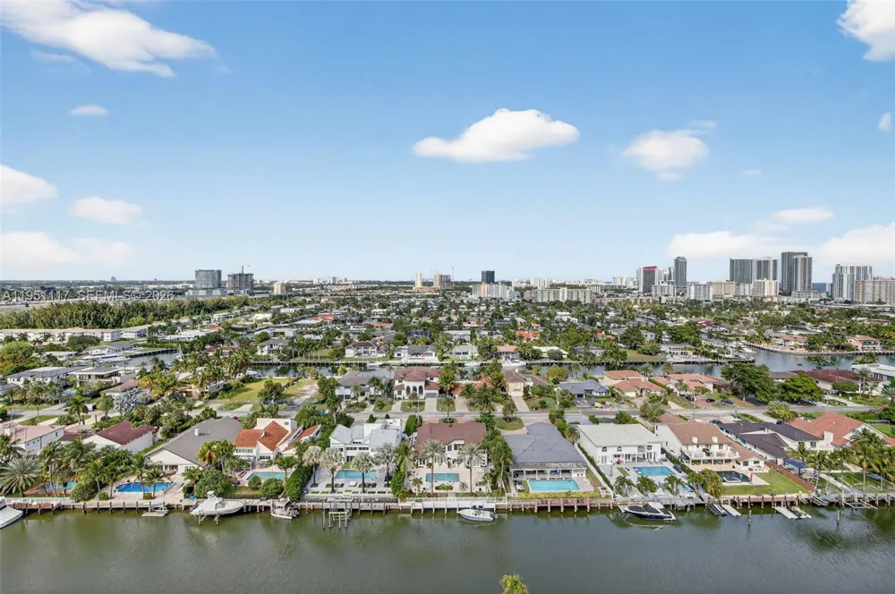 3598 Yacht Club Dr #PH2 Aventura, FL 33180