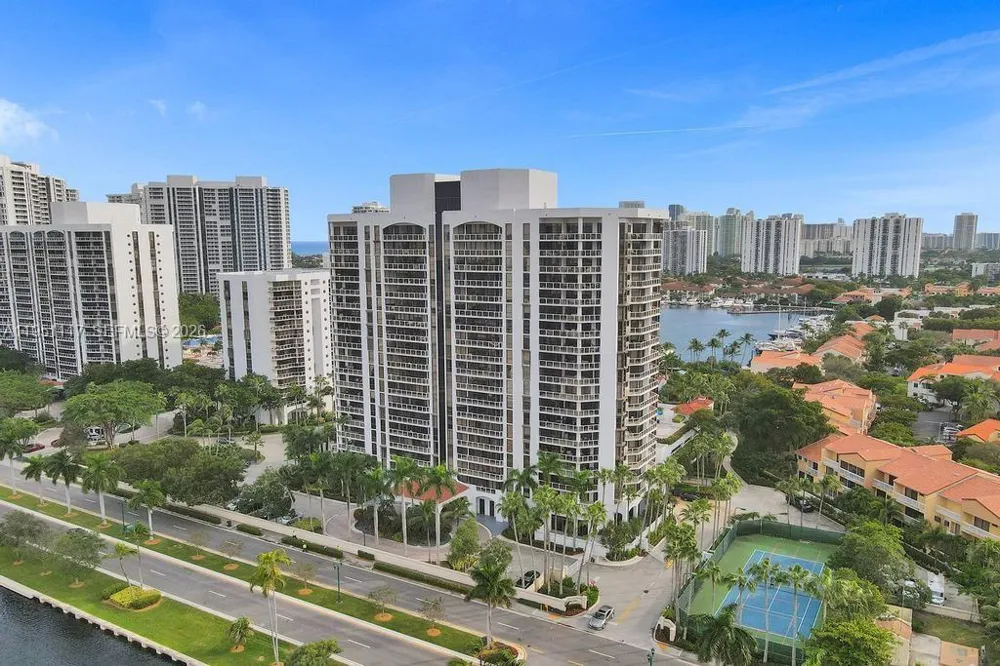 3598 Yacht Club Dr #PH2 Aventura, FL 33180