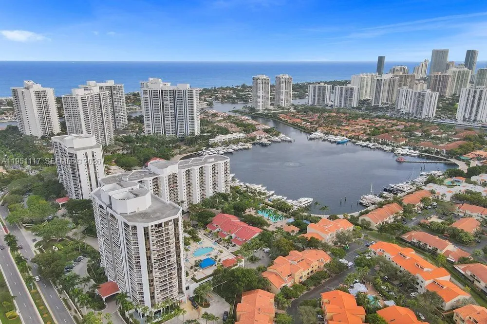 3598 Yacht Club Dr #PH2 Aventura, FL 33180