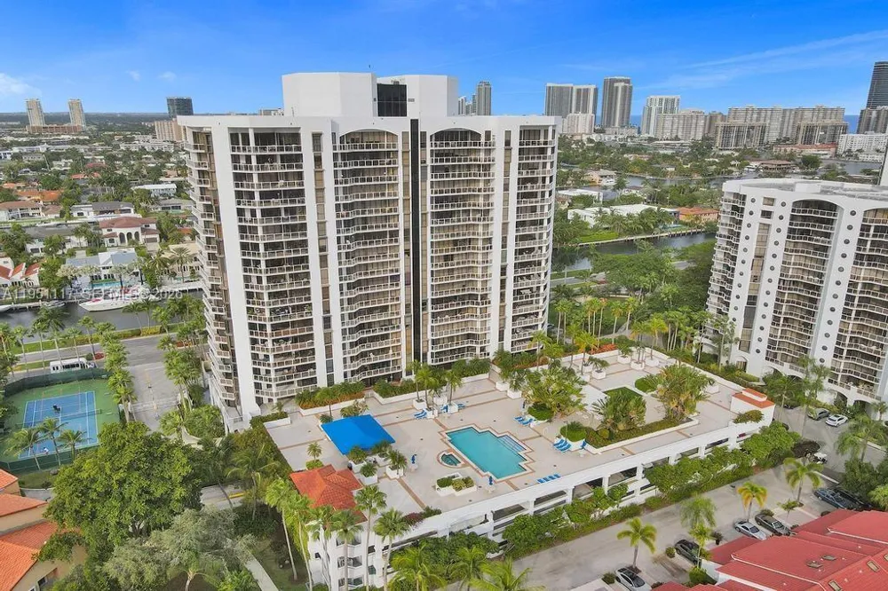 3598 Yacht Club Dr #PH2 Aventura, FL 33180