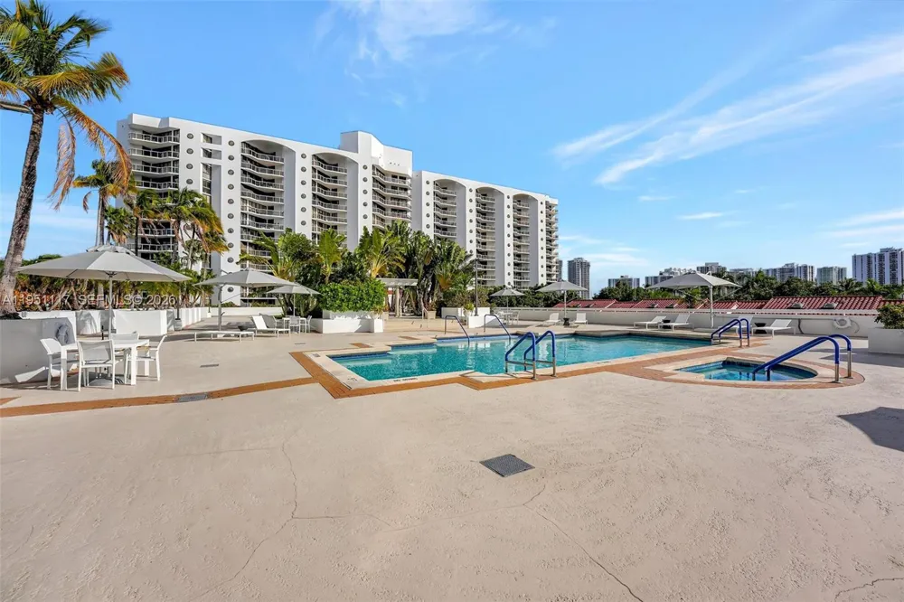 3598 Yacht Club Dr #PH2 Aventura, FL 33180