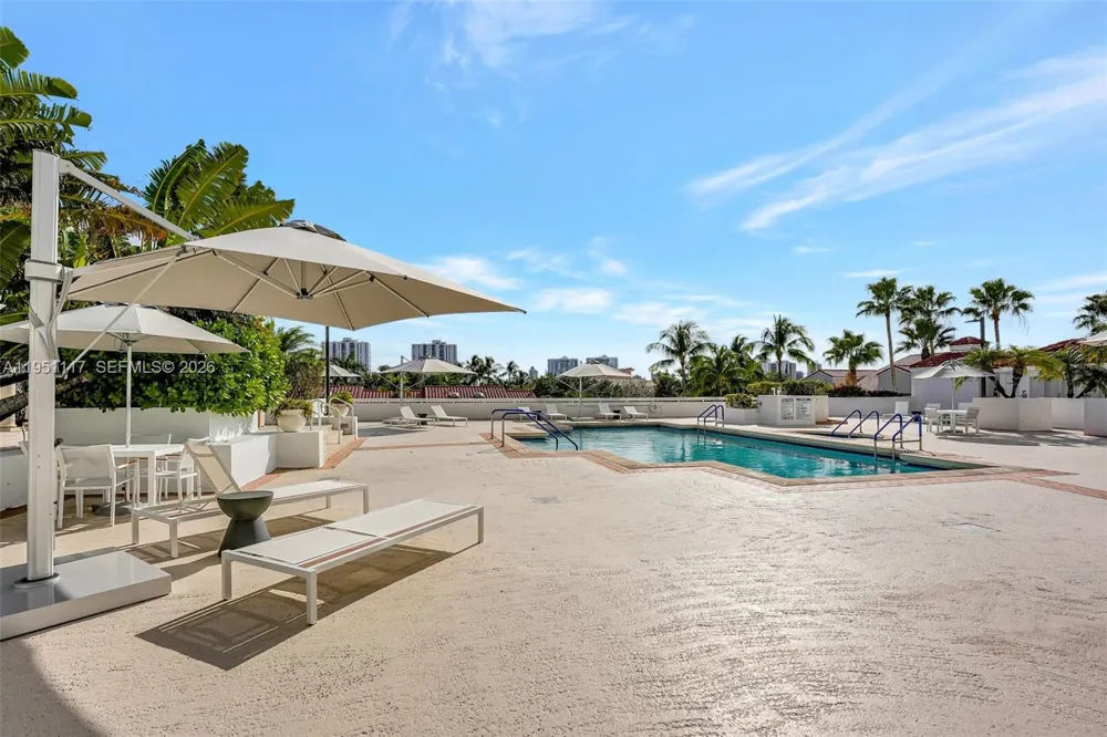 3598 Yacht Club Dr #PH2 Aventura, FL 33180
