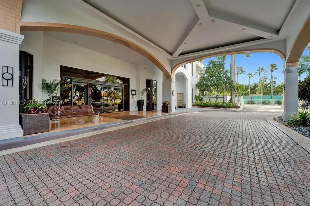 3598 Yacht Club Dr #PH2 Aventura, FL 33180