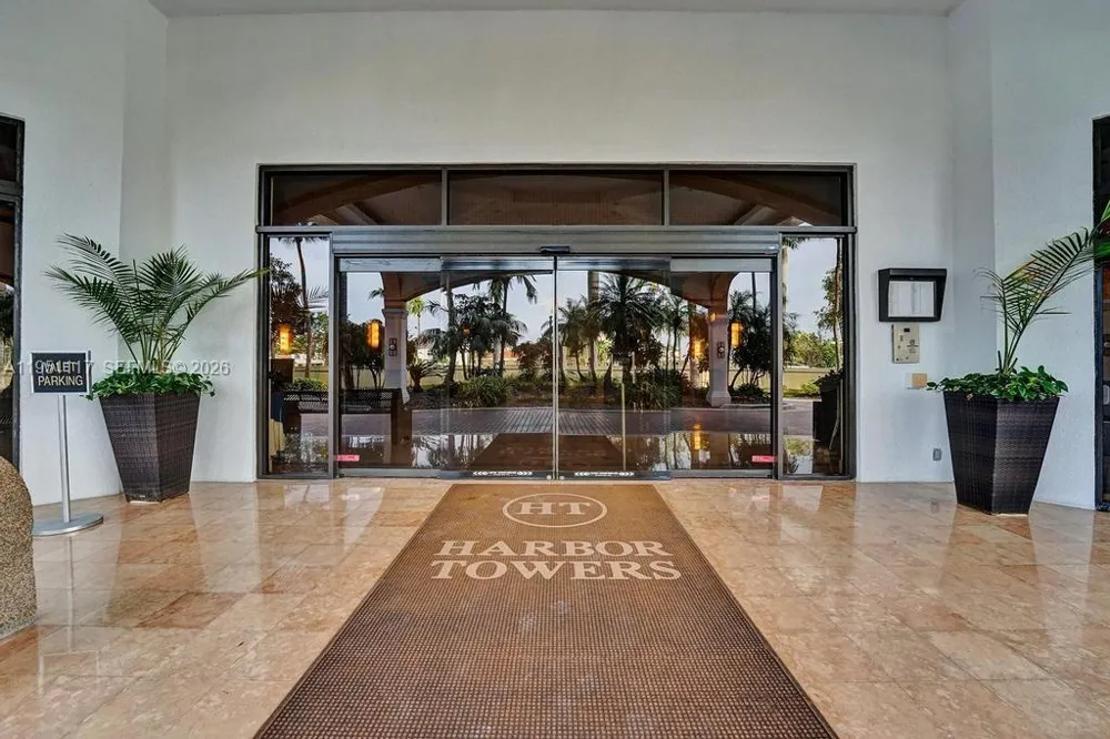 3598 Yacht Club Dr #PH2 Aventura, FL 33180