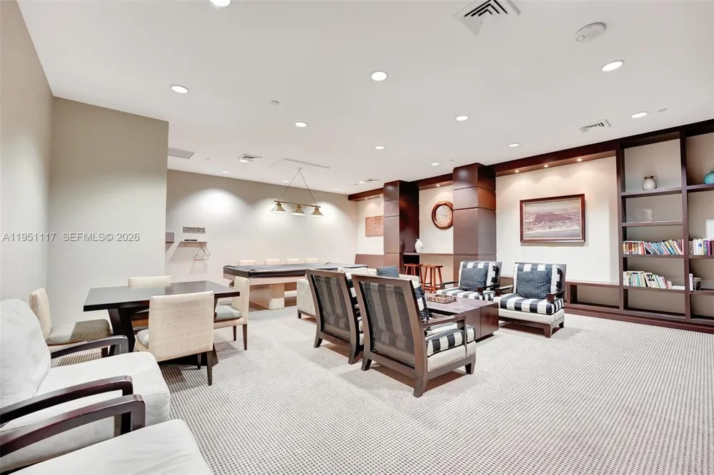 3598 Yacht Club Dr #PH2 Aventura, FL 33180