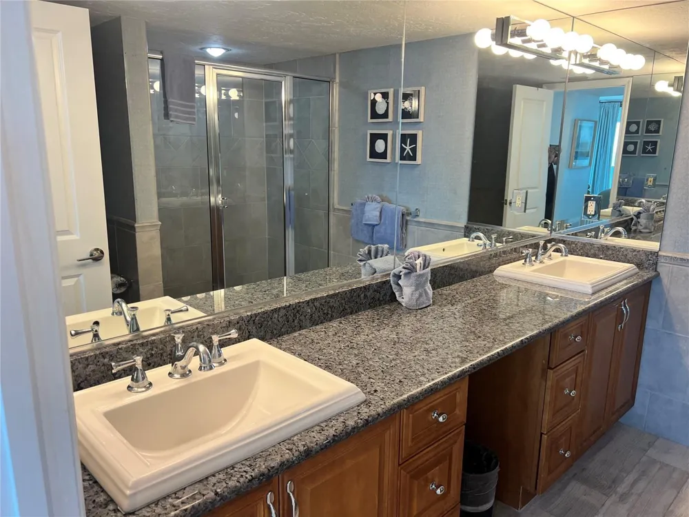 1001 POINT OF ROCKS ROAD #611 Sarasota, FL 34242