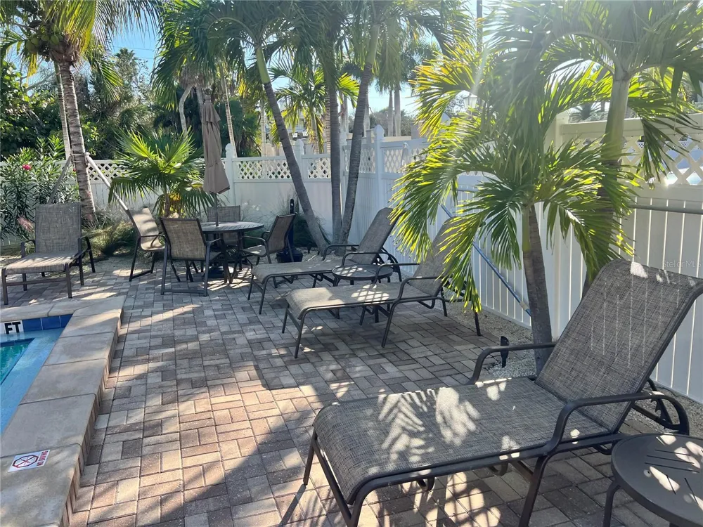 1001 POINT OF ROCKS ROAD #611 Sarasota, FL 34242