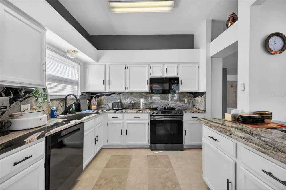 411 DEL MAR DRIVE Lady Lake, FL 32159