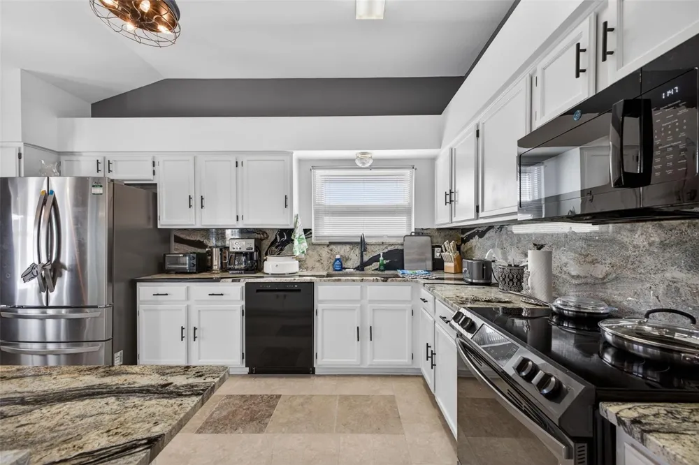 411 DEL MAR DRIVE Lady Lake, FL 32159