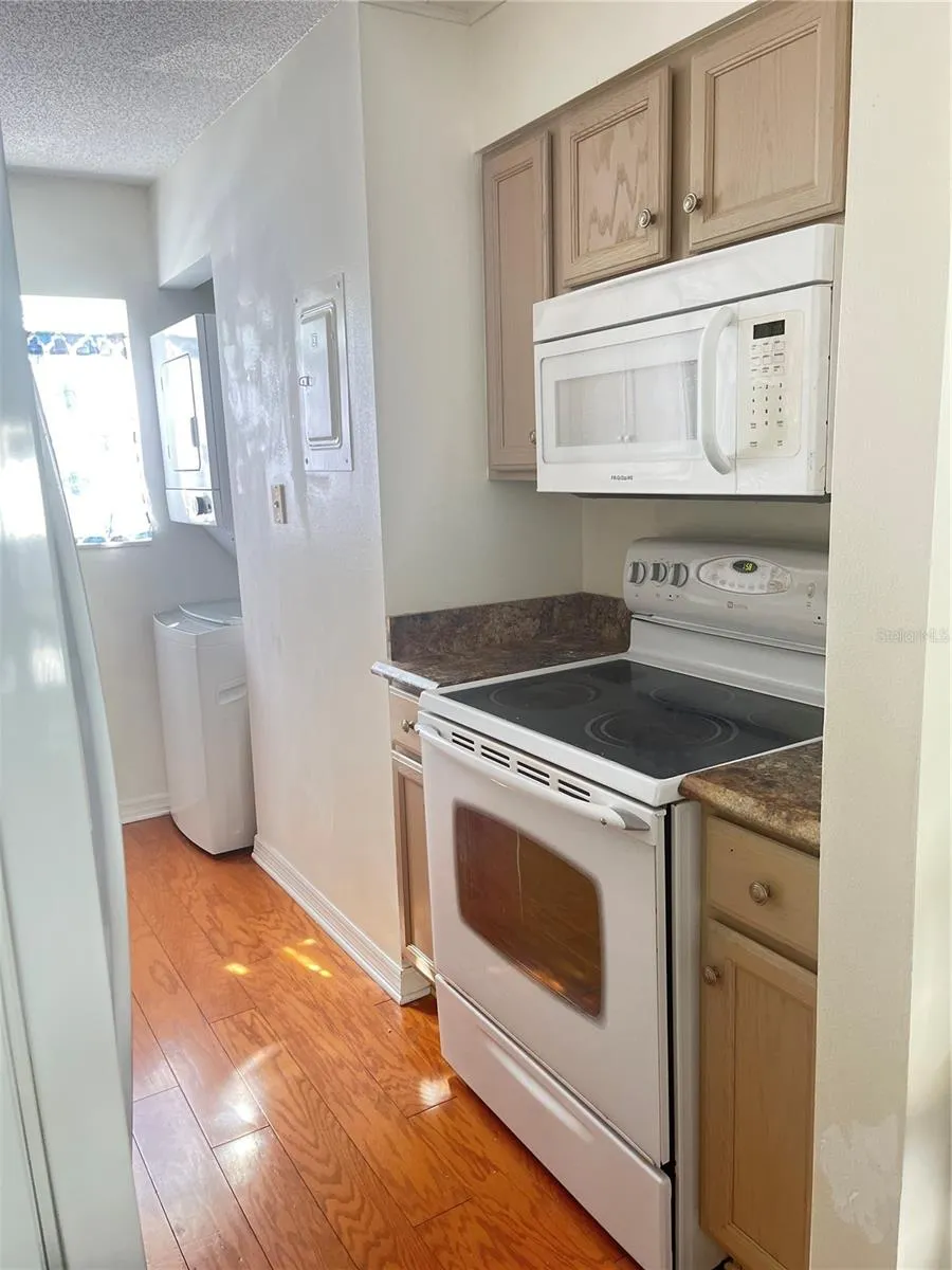 689 LAKE HOWARD DRIVE NW #1E Winter Haven, FL 33880