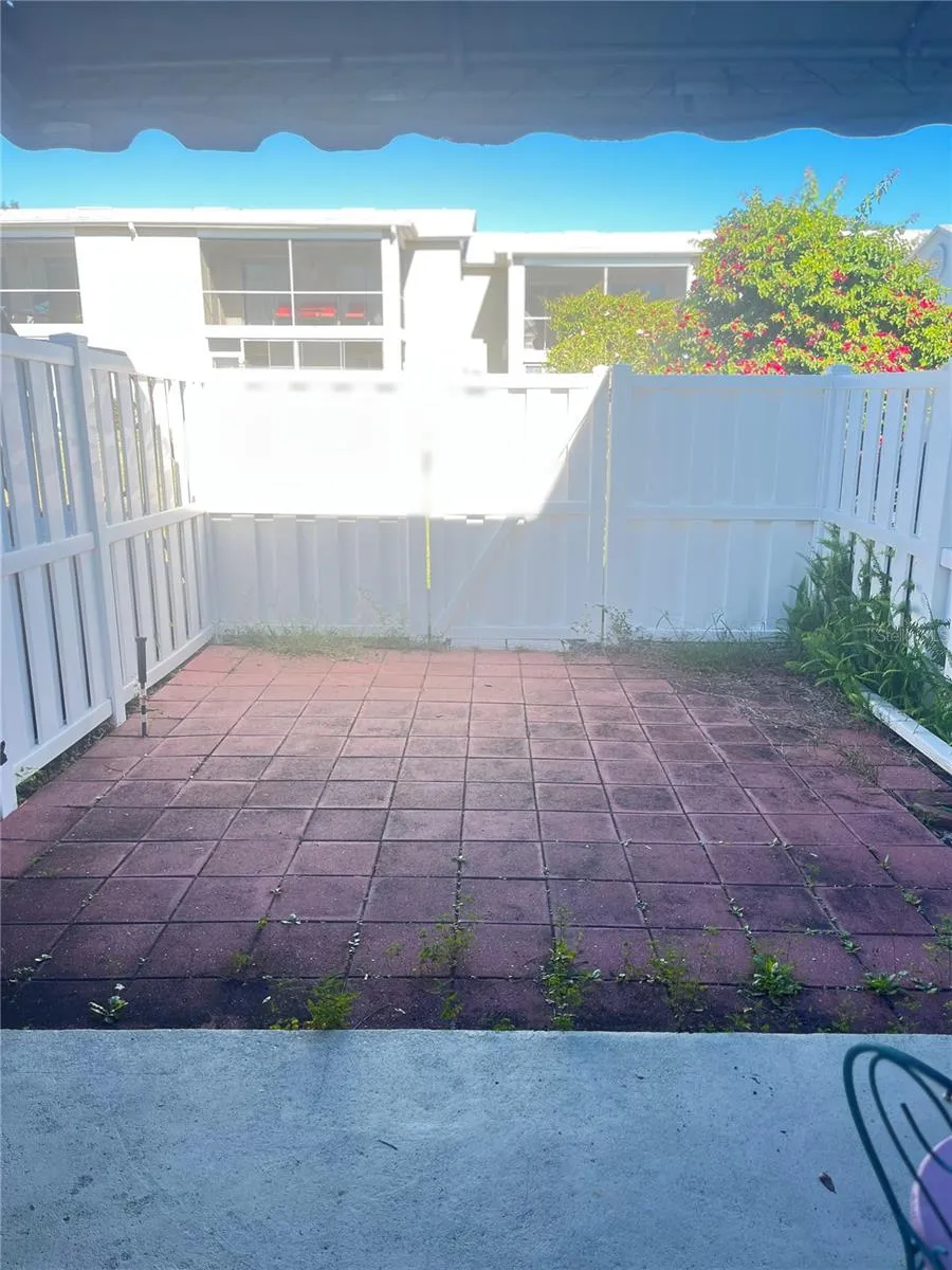 689 LAKE HOWARD DRIVE NW #1E Winter Haven, FL 33880