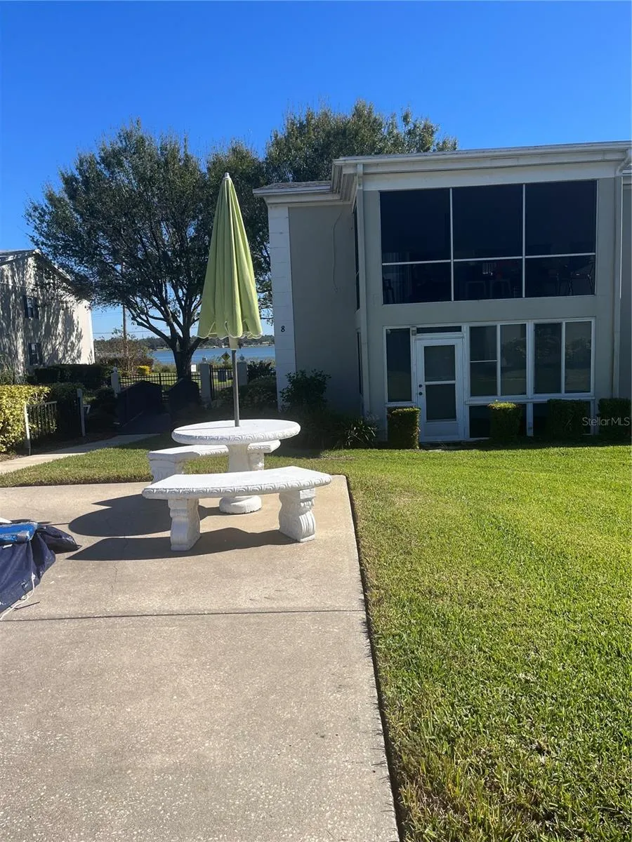 689 LAKE HOWARD DRIVE NW #1E Winter Haven, FL 33880