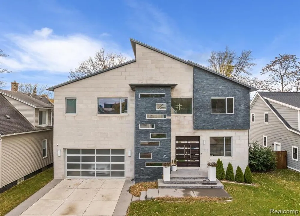 211 Washington Avenue