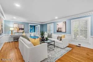 52 Dogwood Acres Drive Chapel Hill, NC 27516