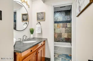52 Dogwood Acres Drive Chapel Hill, NC 27516