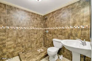 52 Dogwood Acres Drive Chapel Hill, NC 27516