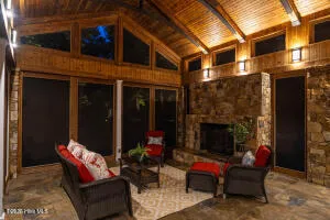 52 Dogwood Acres Drive Chapel Hill, NC 27516